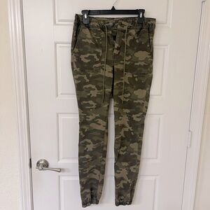 American Eagle camo joggers